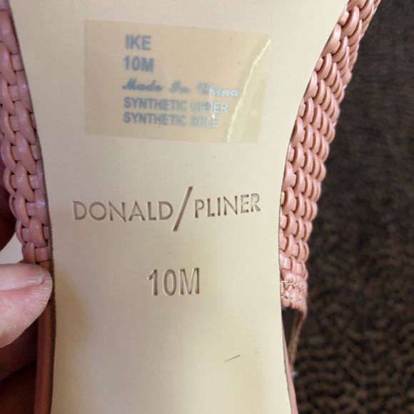 New in box! Beautiful Donald Pliner kitten heel pumps! - Picture 5 of 11